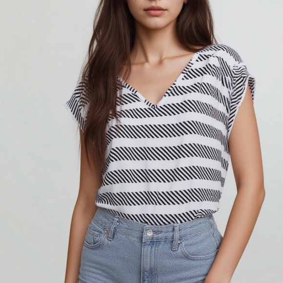 NY&C flowy chiffon black white top ❤️ - Picture 1 of 7